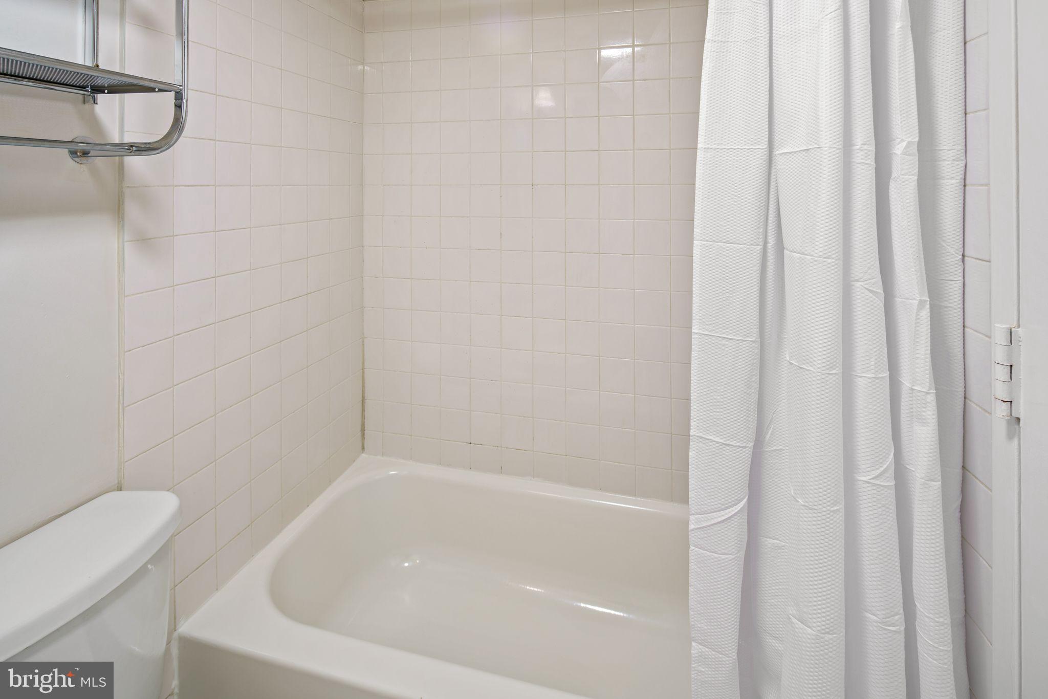 303 South 11th Street, Unit 9 Philadelphia, PA 19107 - Photo 18 of 36 a close view of a bathtub in a bathroom