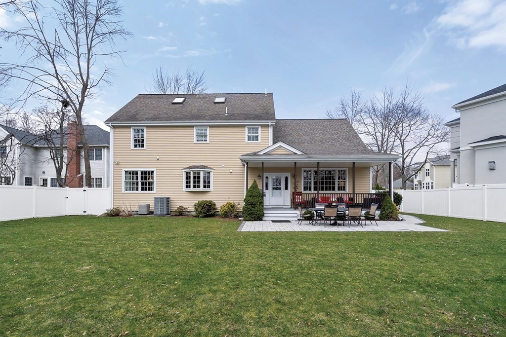 15 Kerr Path Newton, MA 02459 - Photo 4 of 33