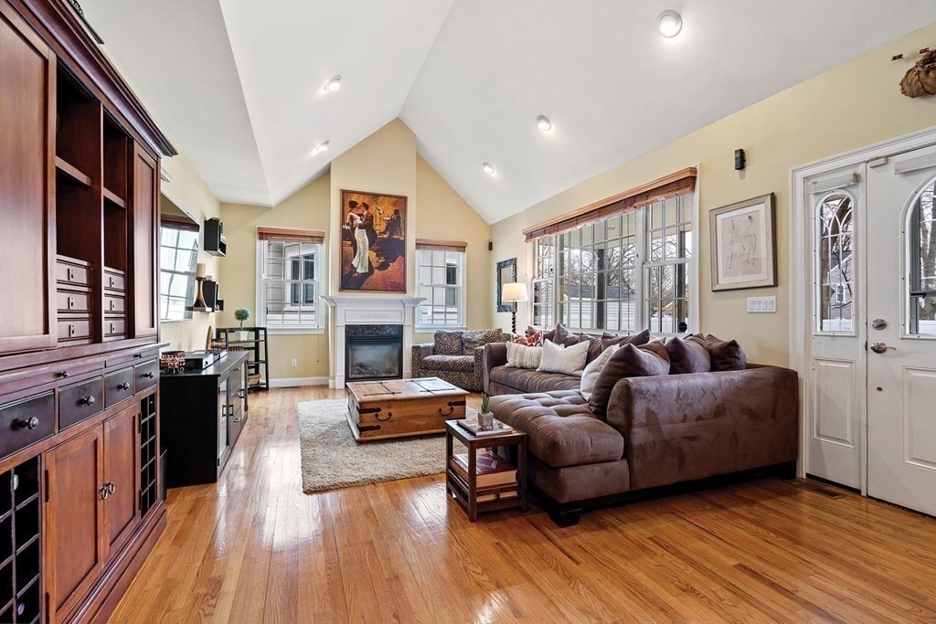 15 Kerr Path Newton, MA 02459 - Photo 10 of 33