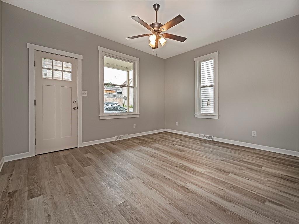 620 Roup Street Tarentum, PA 15084 - Photo 8 of 27 Clean, Freshly Painted With New Floors