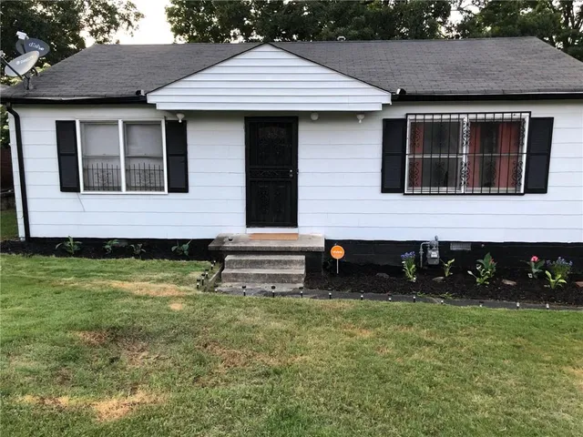 a front view of house with yard