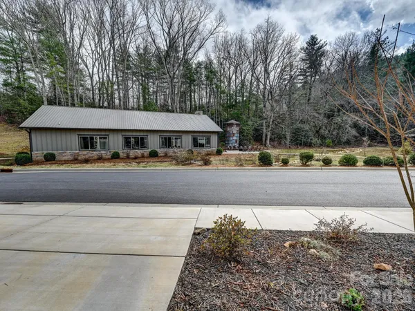 a view of a chair and table in the backyard