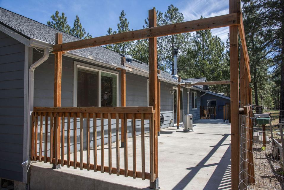 14866 Bluegrass Loop Sisters, OR 97759 - Photo 13 of 23