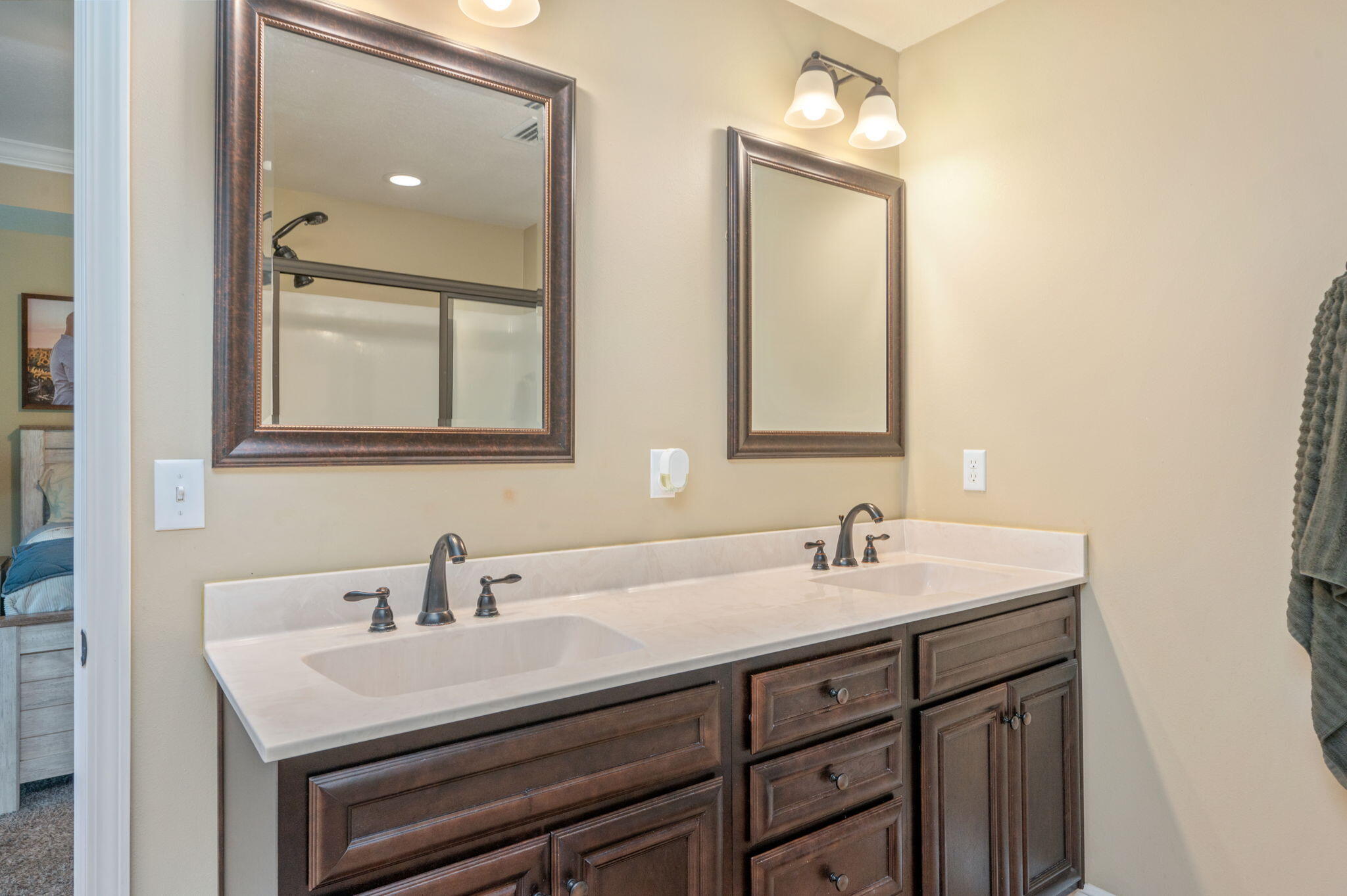 5811 Roberts Road Crestview, FL 32536 - Photo 6 of 17 a bathroom with 2 sink and a mirror