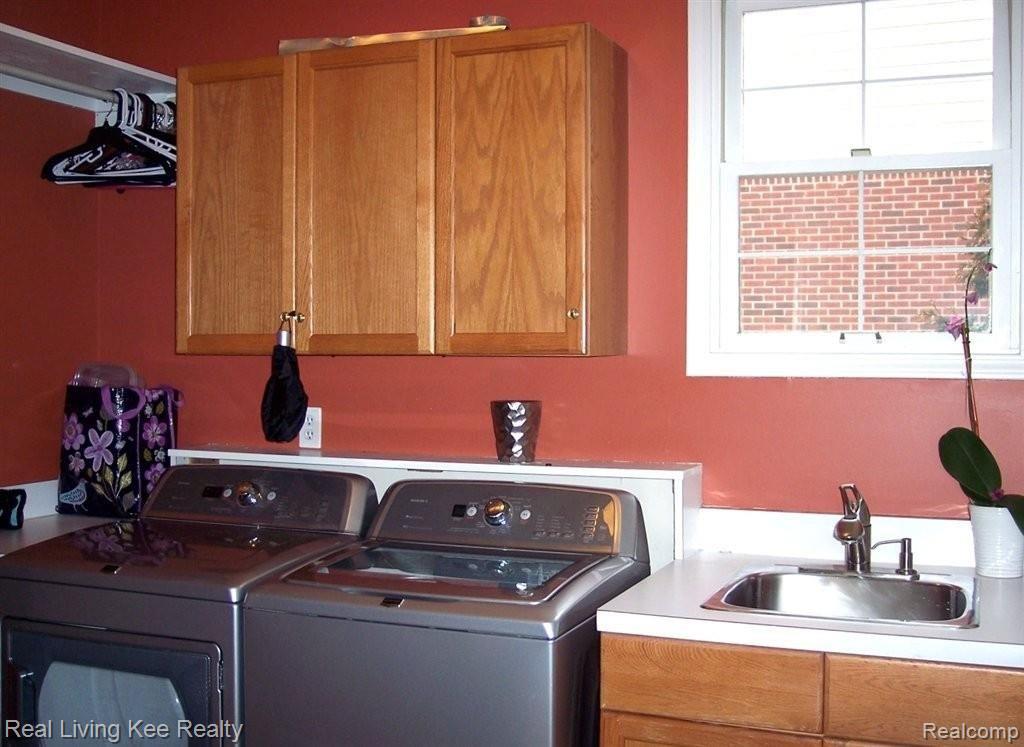 686 Lake Ridge Road Rochester, MI 48307 - Photo 16 of 25 Laundry