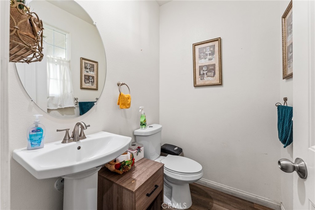 507 Villa Way Colton, CA 92324 - Photo 13 of 34 a bathroom with a sink toilet and a mirror