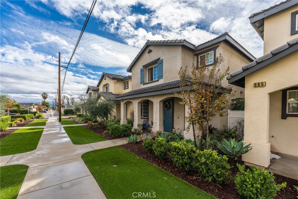 507 Villa Way Colton, CA 92324 - Photo 2 of 34 a front view of a house with garden