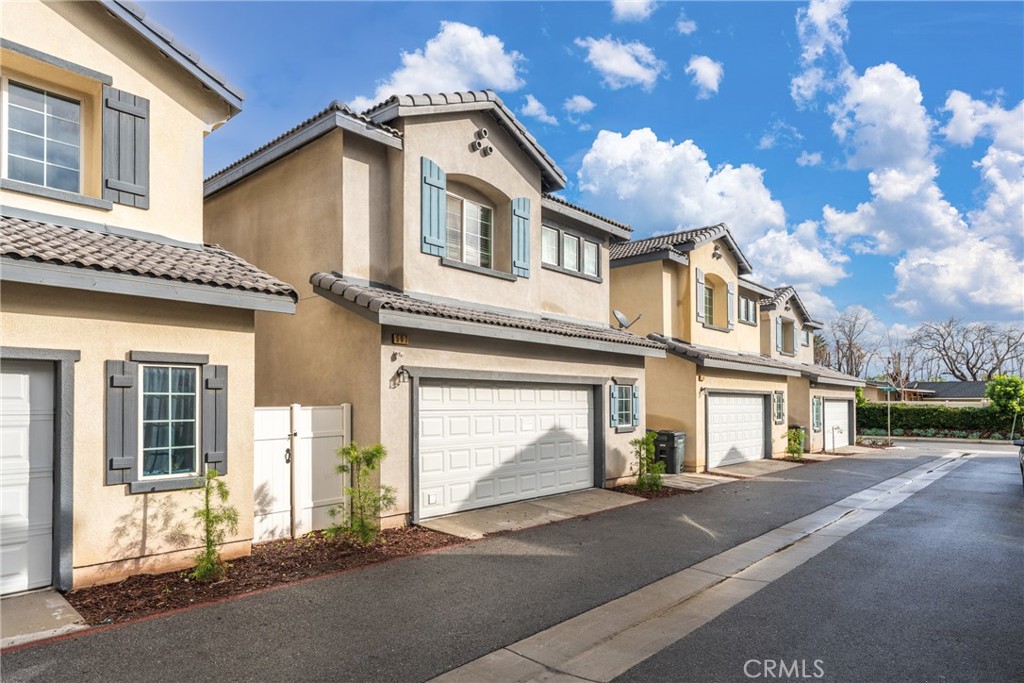 507 Villa Way Colton, CA 92324 - Photo 28 of 34 a front view of a house