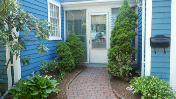 25 Stoneleigh Road Newton, MA 02465 - Photo 2 of 15 Gallery Image 2