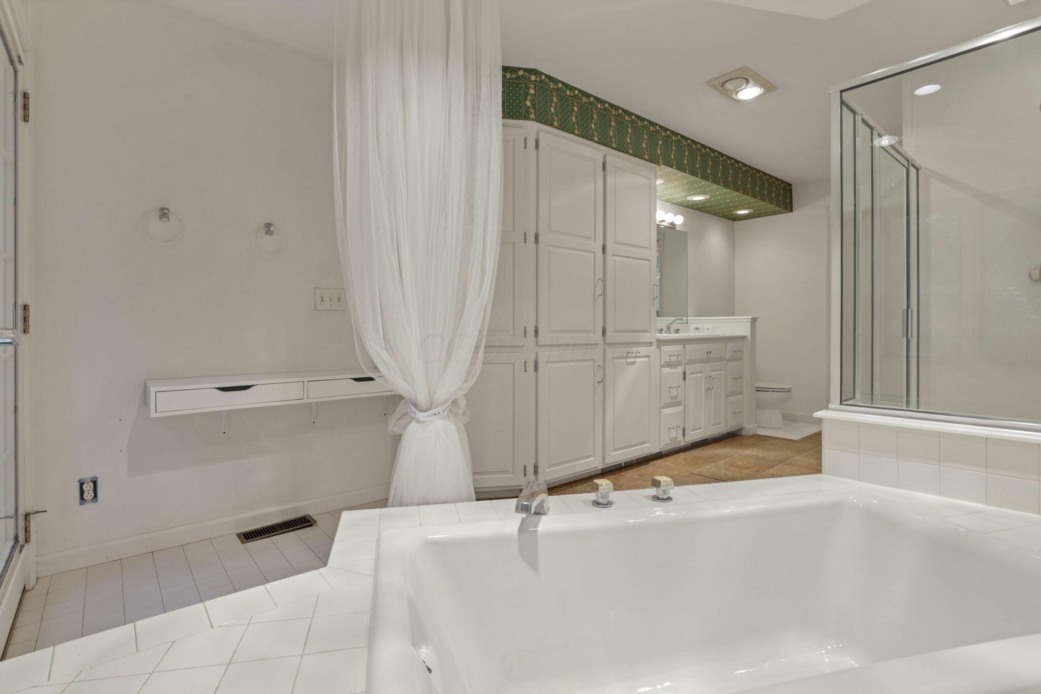 7255 Ridge Road Zanesville, OH 43701 - Photo 56 of 91 Owner's Suite