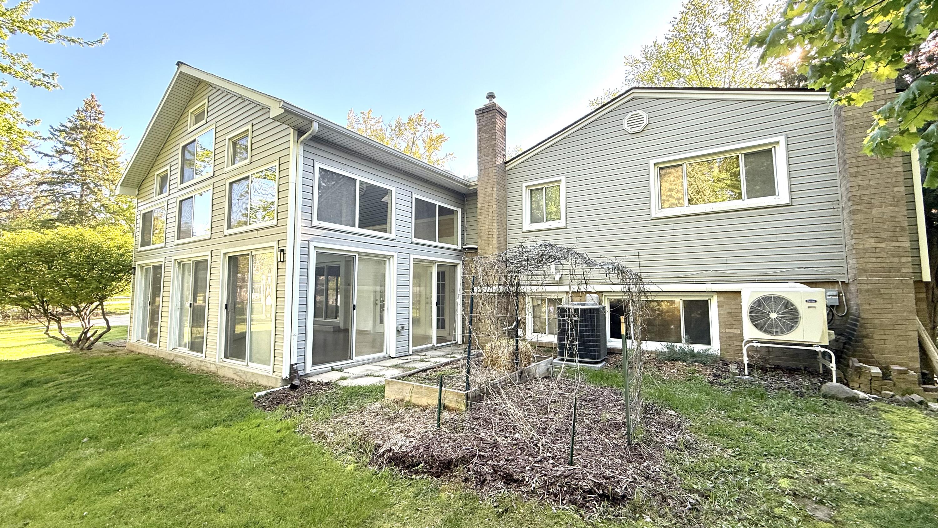4290 Wendell Road West Bloomfield, MI 48323 - Photo 5 of 32 IMG_8160