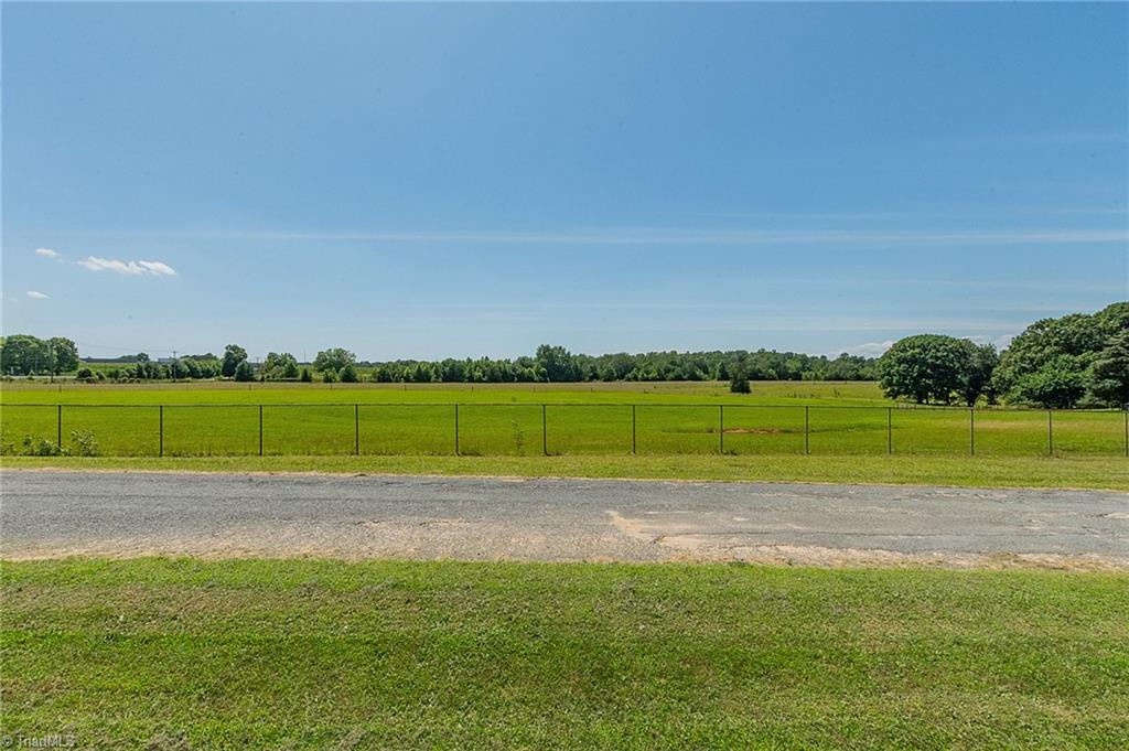 3035 Plantation Road Winston-Salem, NC 27105 - Photo 3 of 28