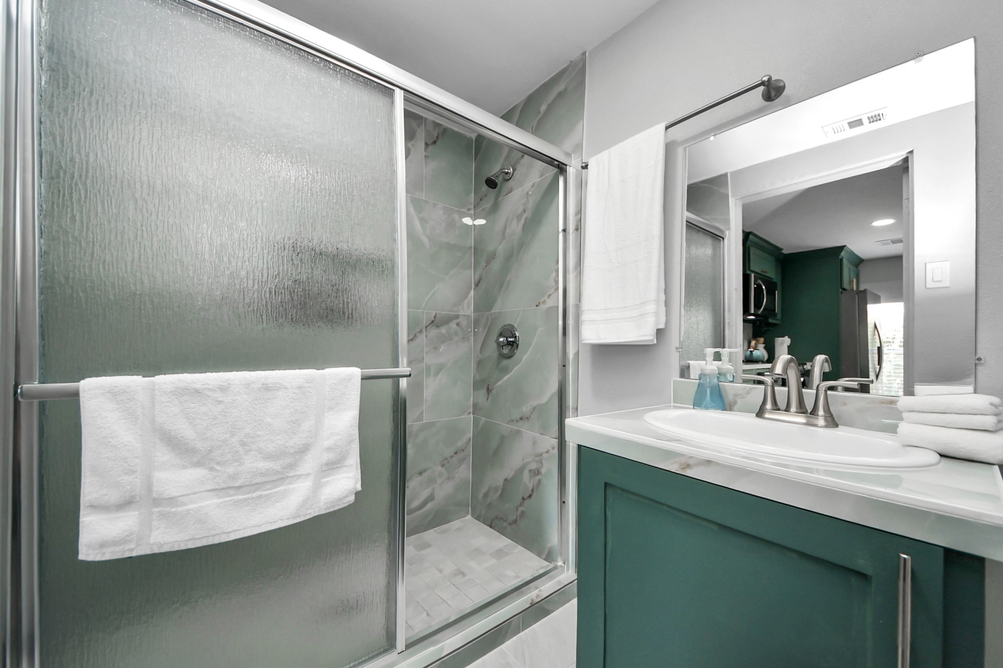 28222 Margerstadt Road Waller, TX 77484 - Photo 27 of 50 Updated bathroom with clean, modern finishes.