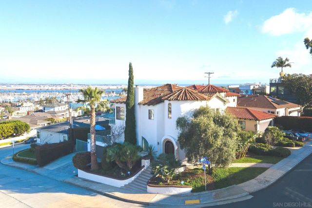a view of a terrace with sitting area