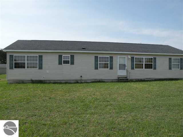 10111 Summit City Road Kingsley, MI 49649 - Photo 2 of 23 1723061-1.JPG