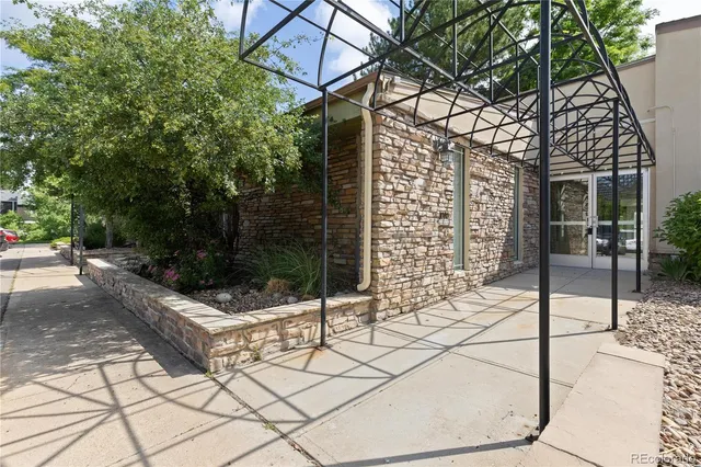 a view of a garden with a fountain