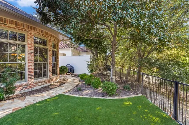 a view of a house with backyard and porch