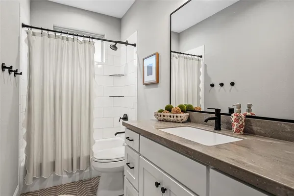 $399,900 | 5525 Black Horse Court, Waco, TX 76708