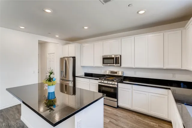 $2,300 | 1285 Jaya Peak Ct., Henderson, NV 89052