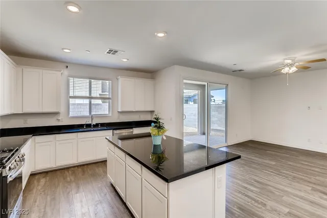 $2,300 | 1285 Jaya Peak Ct., Henderson, NV 89052