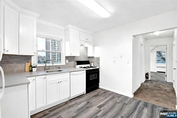 $2,500 | 1010 Ponsi Street, Unit 2, Fort Lee, NJ 07024