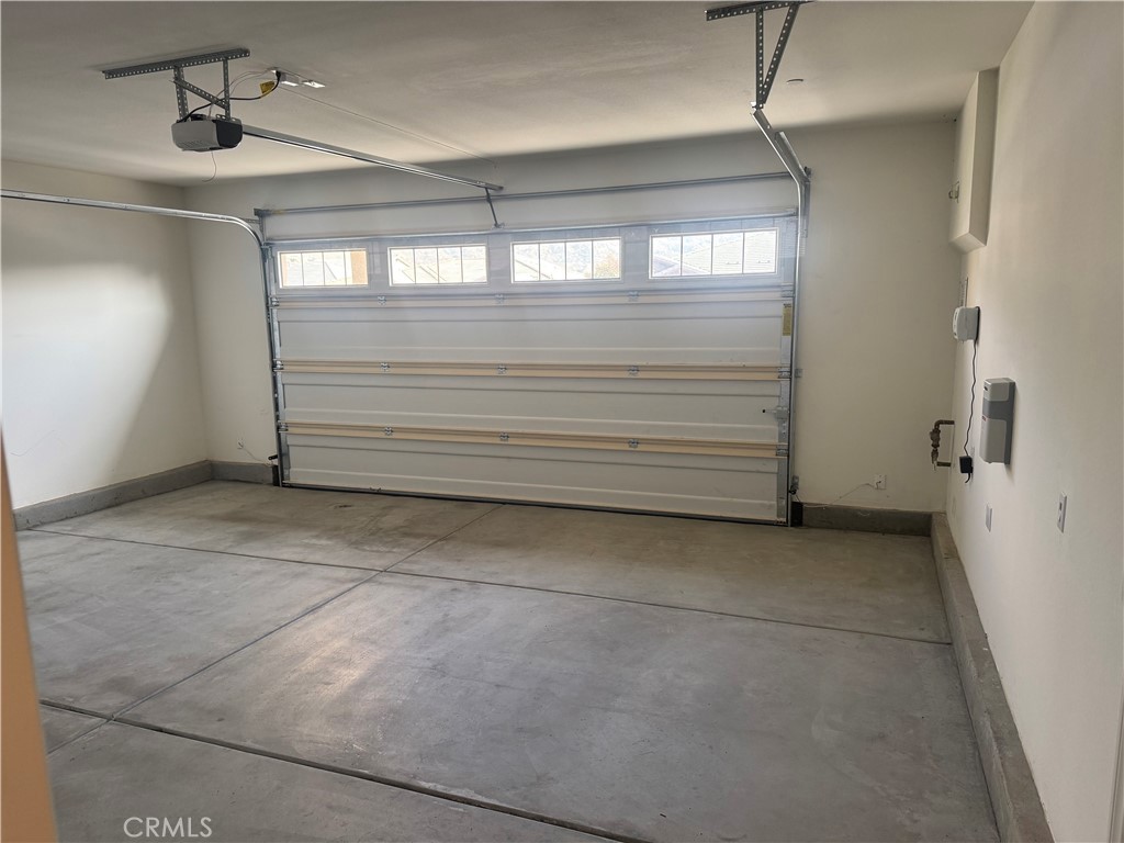 28582 Buttercup Way Moreno Valley, CA 92555 - Photo 22 of 55 a view of closet area