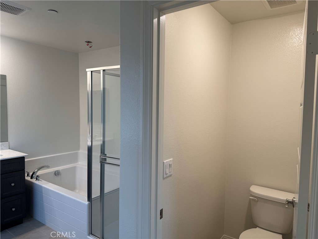 28582 Buttercup Way Moreno Valley, CA 92555 - Photo 31 of 55 a bathroom with a tub a toilet and a sink