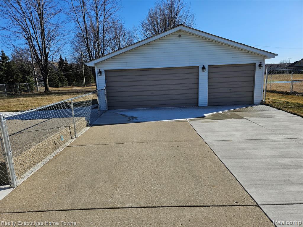 2458 Lindell Road Sterling Heights, MI 48310 - Photo 19 of 20