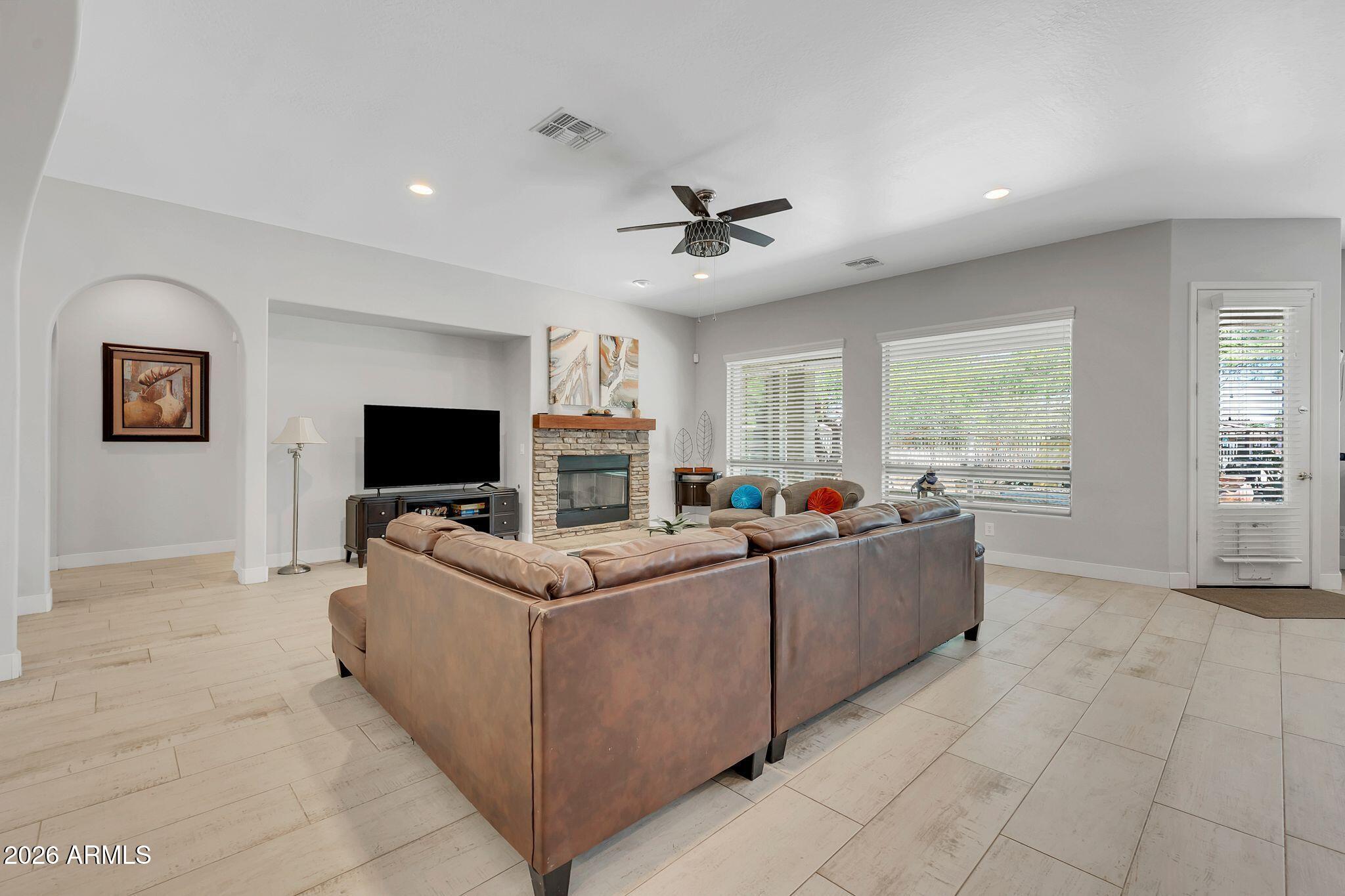 2414 West Mineral Road Phoenix, AZ 85041 - Photo 5 of 39