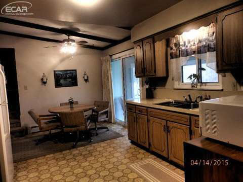 10116 Potter Road Flushing, MI 48433 - Photo 7 of 29 20435124-6.JPG