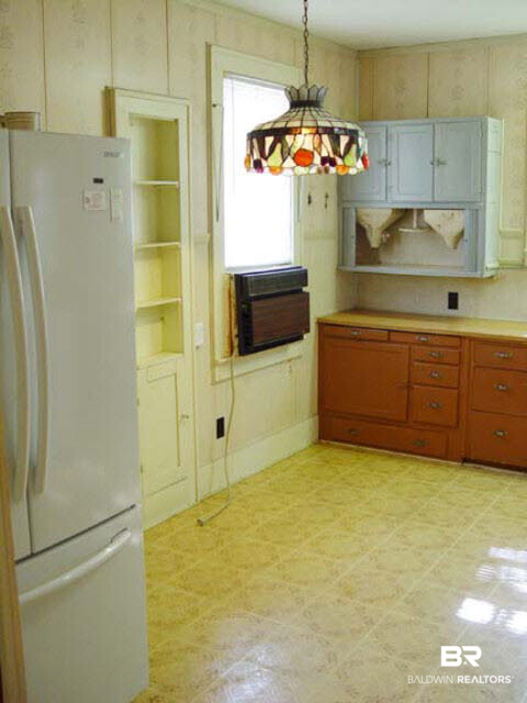 34205 West Barclay Avenue Lillian, AL 36549 - Photo 20 of 46 Kitchen & breakfast
