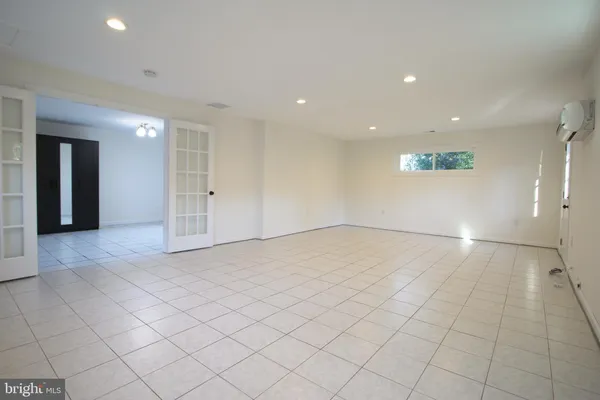 $3,495 | 2129 Grayson Place, Falls Church, VA 22043