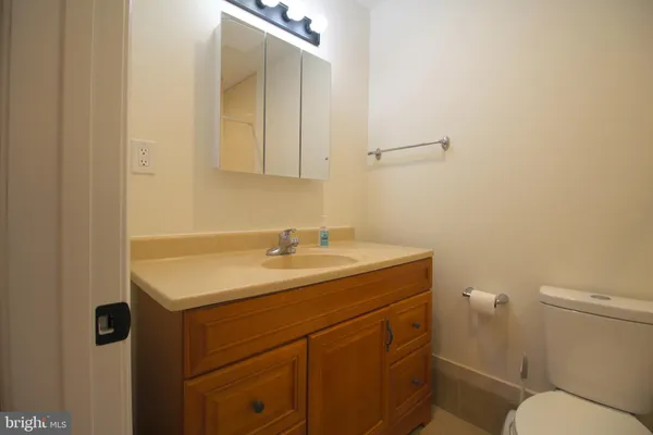 $3,495 | 2129 Grayson Place, Falls Church, VA 22043