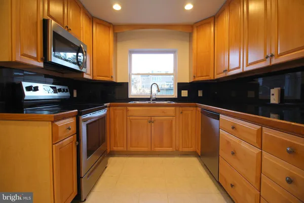 $3,495 | 2129 Grayson Place, Falls Church, VA 22043