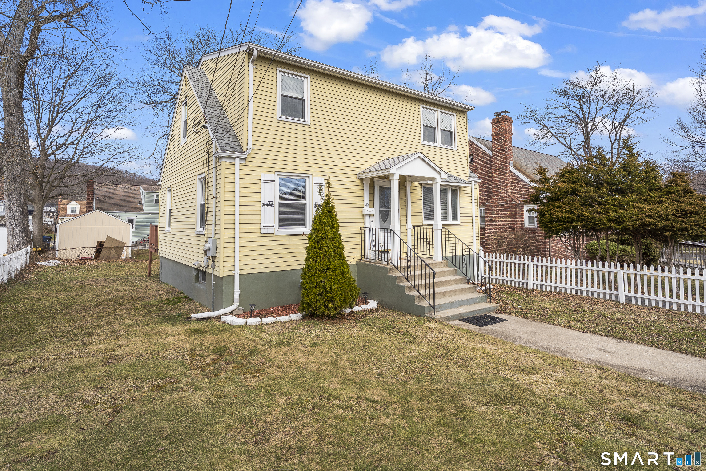 42 Westerleigh Road New Haven, CT 06515 - Photo 2 of 39