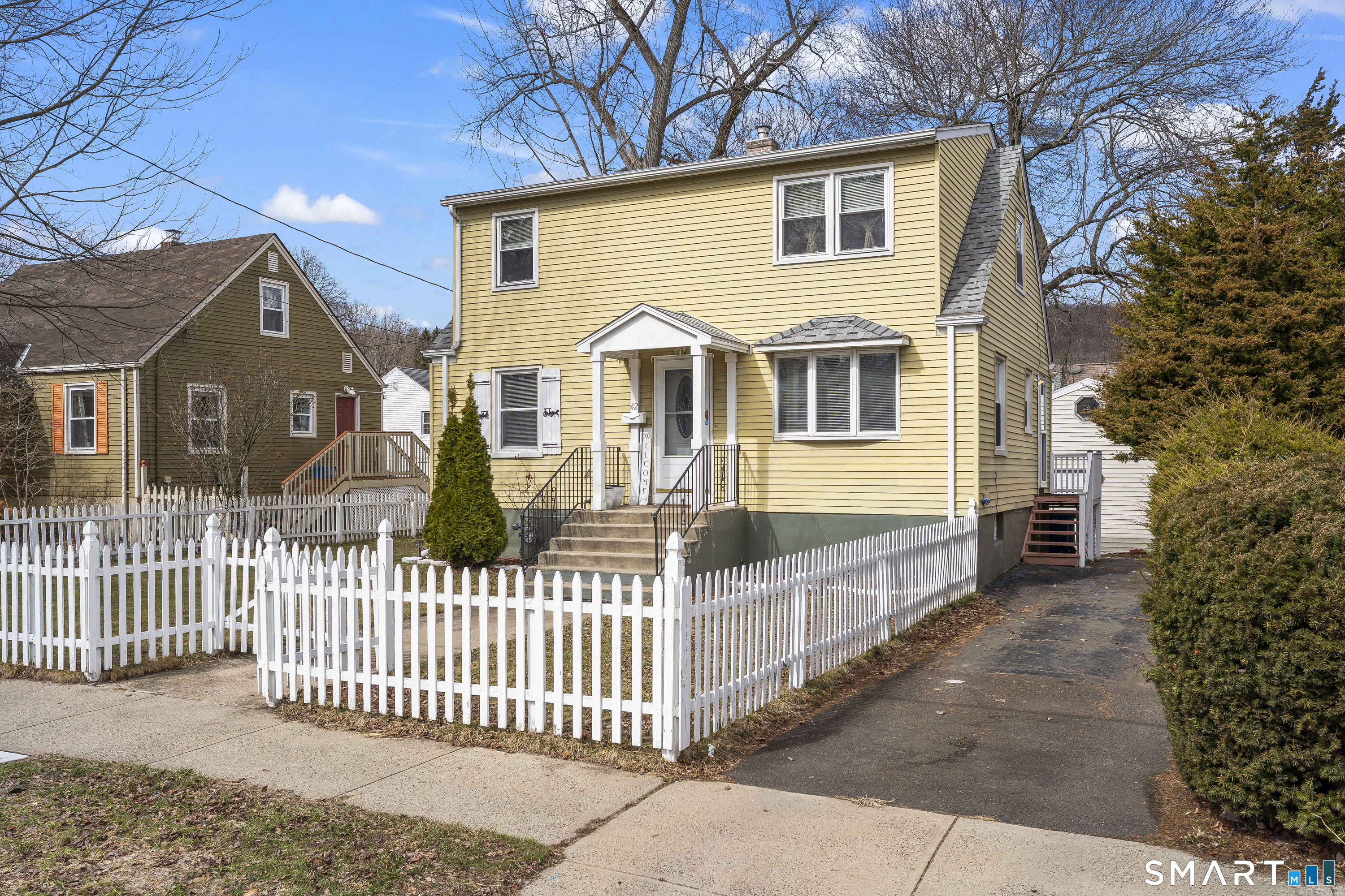 42 Westerleigh Road New Haven, CT 06515 - Photo 3 of 39