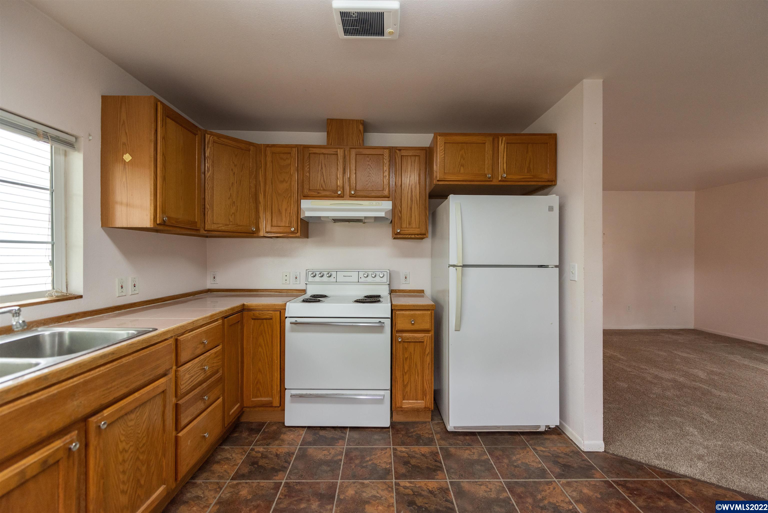 412 Southeast Denver Street Albany, OR 97321 - Photo 5 of 21 Gallery Image 5