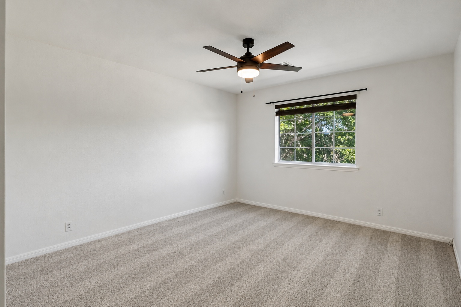 6557 Needham Lane Austin, TX 78739 - Photo 26 of 37 Bedroom 3 featuring a walk in closet