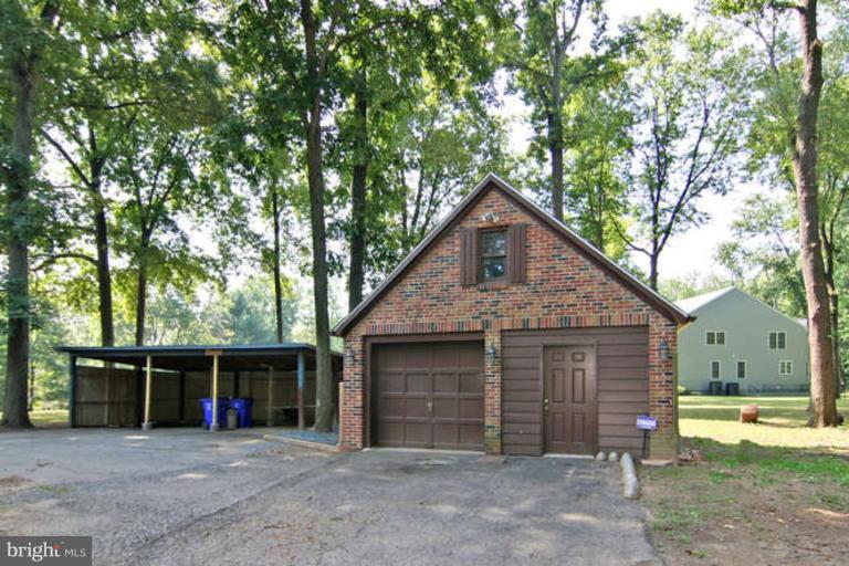 7010 Guilford Road Clarksville, MD 21029 - Photo 9 of 10 Ample Parking Studio/Office within garage