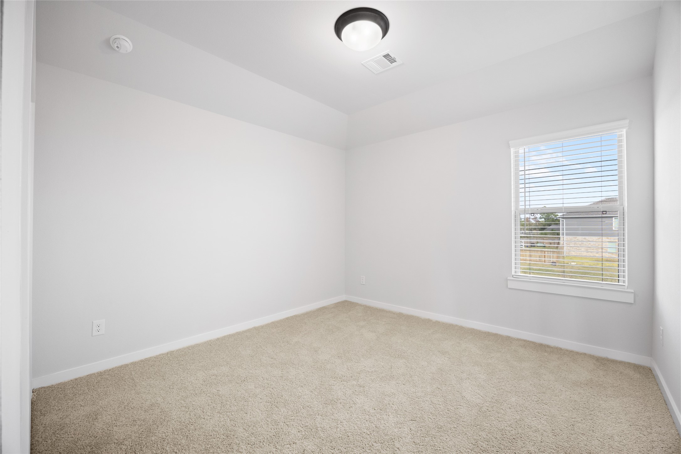8322 Amethyst Valley Lane Angleton, TX 77515 - Photo 34 of 39 an empty room with a window