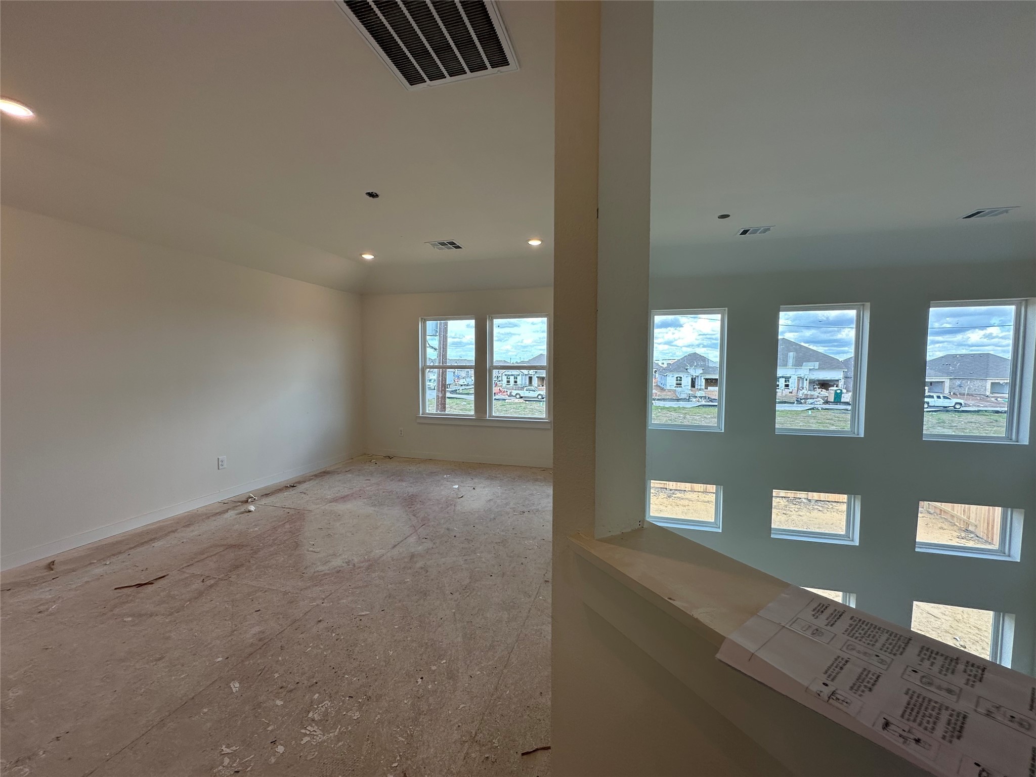 8322 Amethyst Valley Lane Angleton, TX 77515 - Photo 9 of 39 a view of an empty room with windows