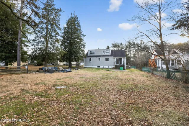 a view of a yard with a house