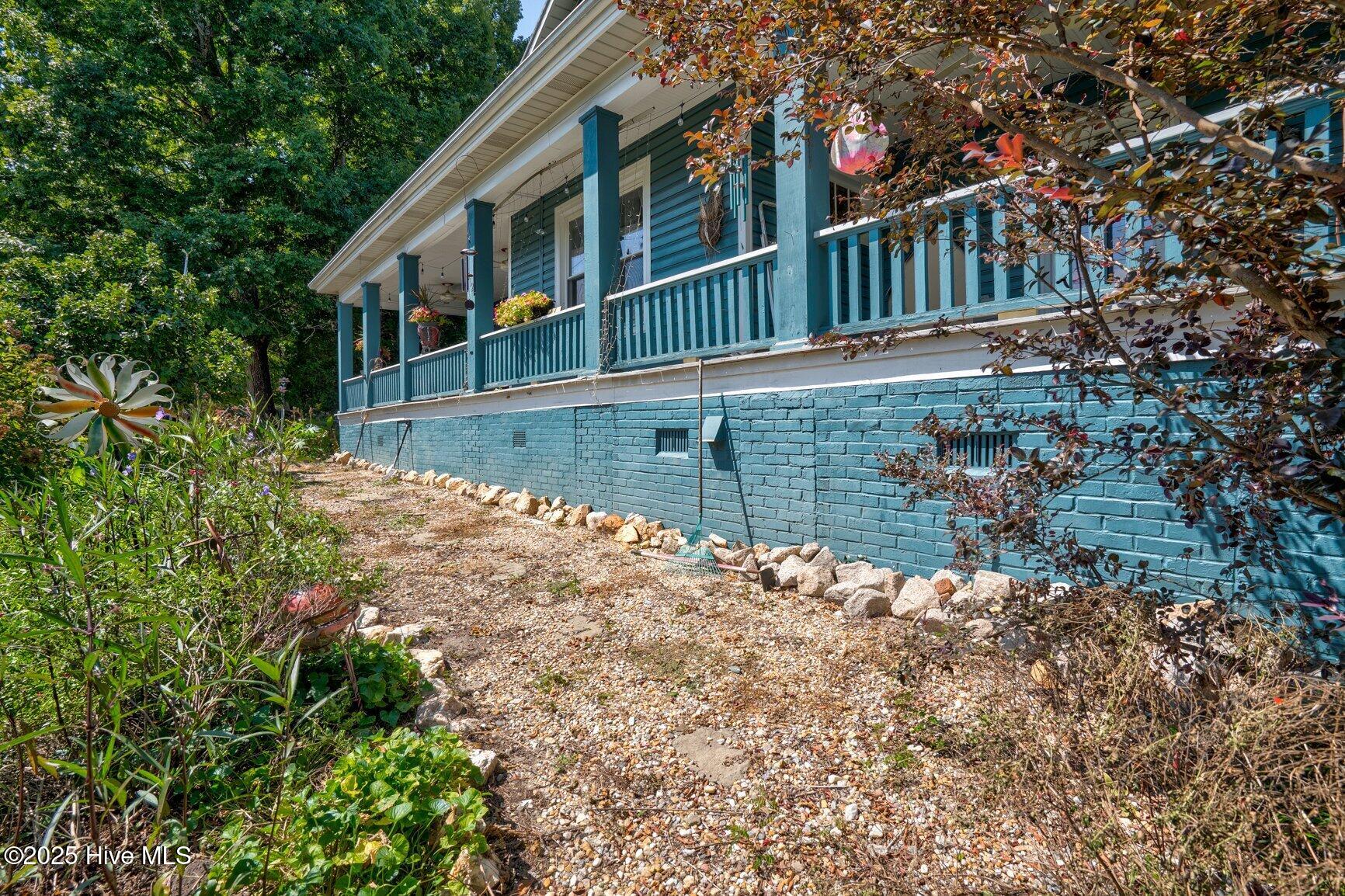 512 West Nash Street Spring Hope, NC 27882 - Photo 3 of 23 004-512WestNashStreet-SpringHope-NC-2788