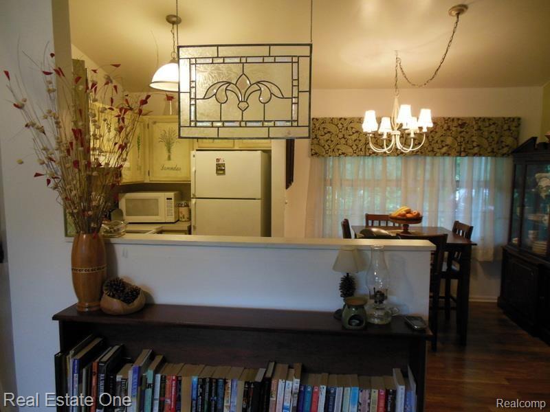 5757 Argentine Road Howell, MI 48855 - Photo 5 of 39 Opens to Kitchen and Eating area