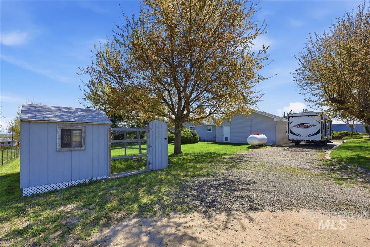 5605 Sunset Road Fruitland, ID 83619 - Photo 33 of 46 chicken coop