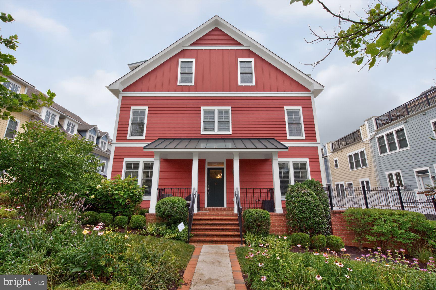 Front porch townhome feels like a SFH.