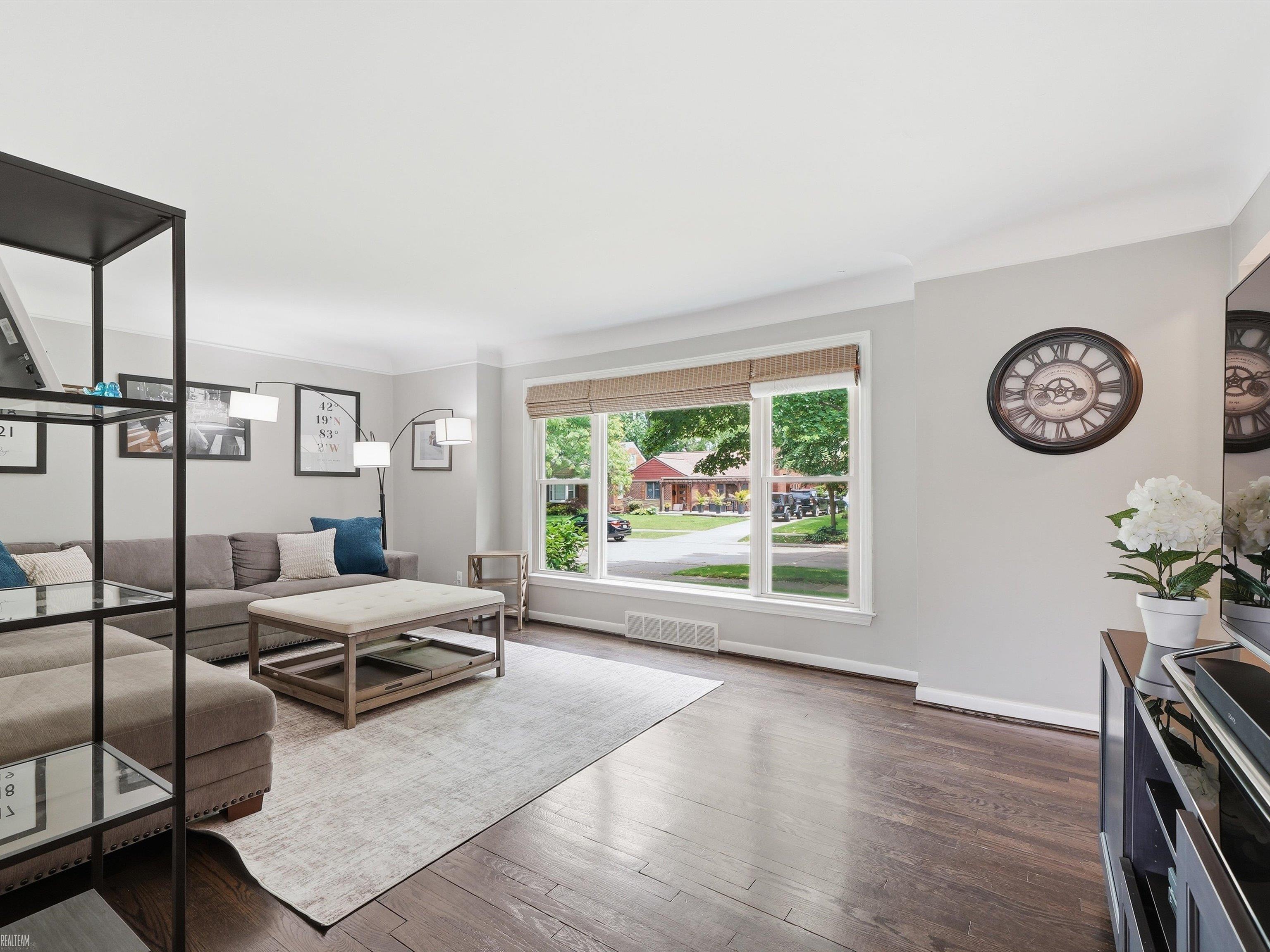 2622 Bembridge Road Royal Oak, MI 48073 - Photo 4 of 46