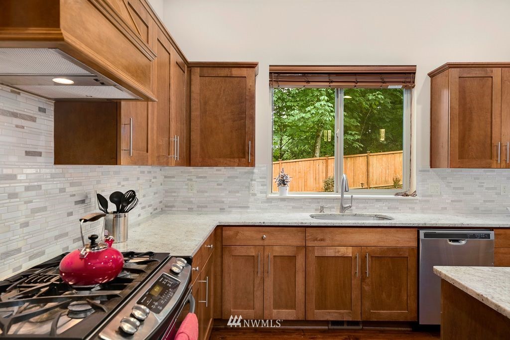 16307 Southeast 135th Place Renton, WA 98059 - Photo 11 of 35