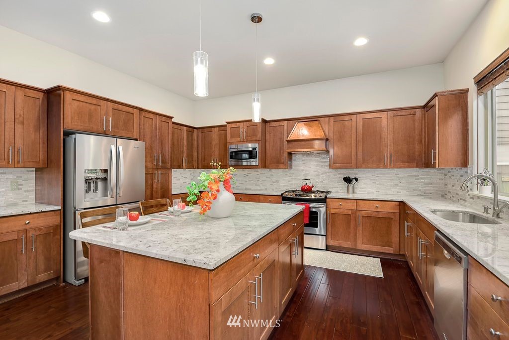 16307 Southeast 135th Place Renton, WA 98059 - Photo 12 of 35