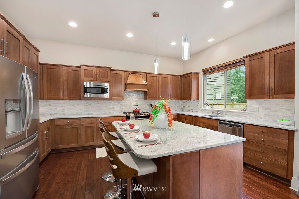 16307 Southeast 135th Place Renton, WA 98059 - Photo 9 of 35